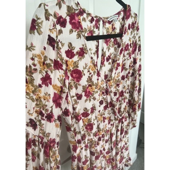 American Eagle Romper Floral Tan Red Pink V Neck Flare Cropped sleeves M Medium - Picture 2 of 9